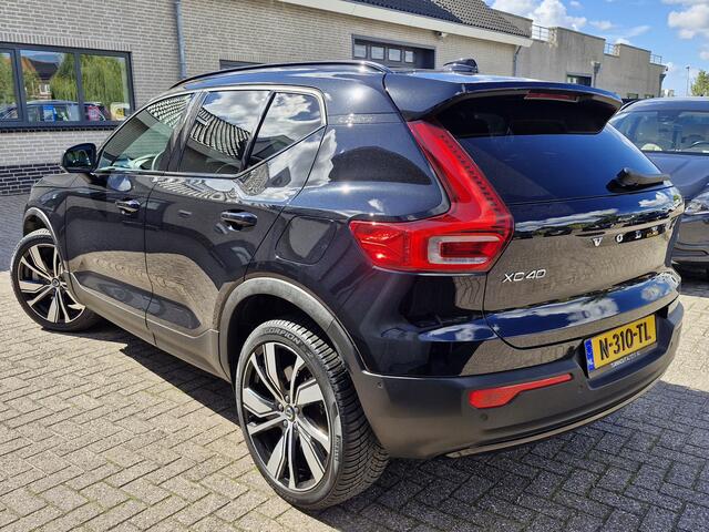 Volvo XC40 Recharge Pro is een luxe, volledig elektrische uitvoering van de populaire compacte SUV. Dit uitgeruste Pro-model biedt extra opties zoals een panoramadak, een 360-graden camera, stuurverwarming en geavanceerde led-verlichting.
