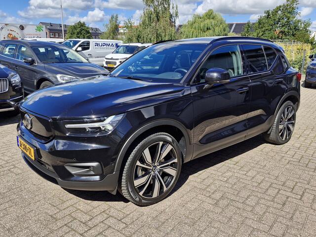 Volvo XC40 Recharge Pro is een luxe, volledig elektrische uitvoering van de populaire compacte SUV. Dit uitgeruste Pro-model biedt extra opties zoals een panoramadak, een 360-graden camera, stuurverwarming en geavanceerde led-verlichting.