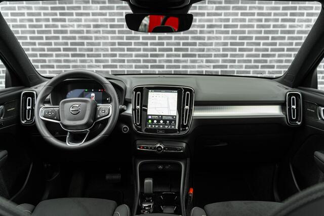 Volvo XC40 2.0 B4 Plus Black Edition | Trekhaak | 360° Camera | Schuif/Kantel Panoramadak | Stoel/stuur verwarming | Adaptive Cruise | Power Seats | Memory | Extra getint glas | Harman/Kardon |