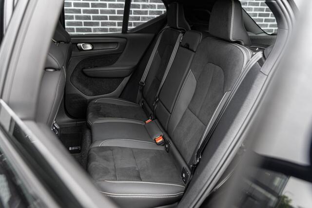 Volvo XC40 2.0 B4 Plus Black Edition | Trekhaak | 360° Camera | Schuif/Kantel Panoramadak | Stoel/stuur verwarming | Adaptive Cruise | Power Seats | Memory | Extra getint glas | Harman/Kardon |
