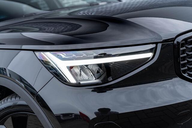 Volvo XC40 2.0 B4 Plus Black Edition | Trekhaak | 360° Camera | Schuif/Kantel Panoramadak | Stoel/stuur verwarming | Adaptive Cruise | Power Seats | Memory | Extra getint glas | Harman/Kardon |