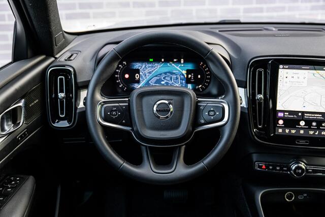 Volvo XC40 2.0 B4 Plus Dark | Trekhaak | Stoel/stuurverwarming | Power Seats | Memory | Stoel/Stuur verwarming | Harman/Kardon | Camera | Parkeersensoren V+A | Extra getint glas |