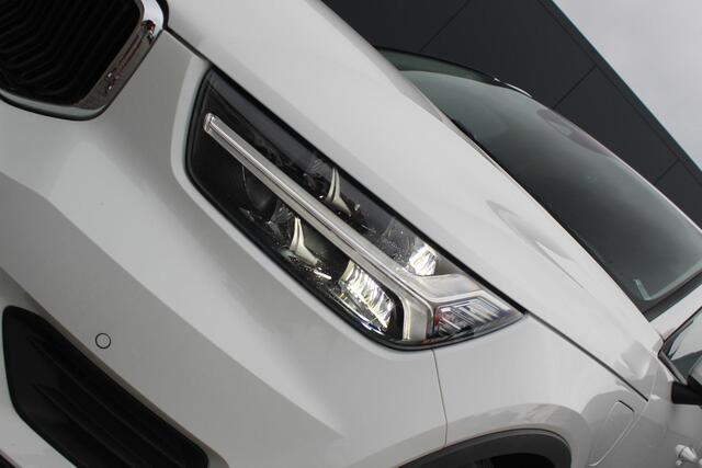 Volvo XC40 1.5 T5 Twin Engine Momentum Pro | Incl. 12 maanden garantie | 100% onderhouden | Cruise control | Climate control | Apple carplay/Android auto | Parkeercamera | Stoelverwarming |