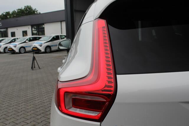 Volvo XC40 1.5 T5 Twin Engine Momentum Pro | Incl. 12 maanden garantie | 100% onderhouden | Cruise control | Climate control | Apple carplay/Android auto | Parkeercamera | Stoelverwarming |