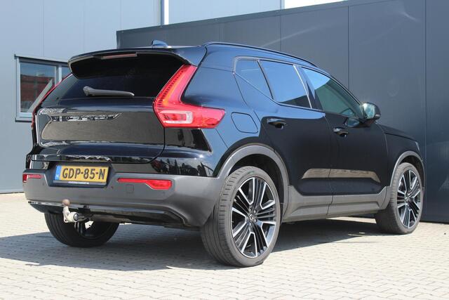 Volvo XC40 1.5 T4 Recharge R-Design Expression | Incl. 12 maanden garantie | Trekhaak | H&K audio | Schuif/kantel dak | Stoelverwarming | Stuurverwarming | Dodehoek detectie | Cruise control | Climate control | 21" velgen | Apple carplay/Android auto | Navigatie | Airco