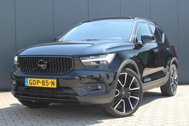 Volvo XC40 1.5 T4 Recharge R-Design Expression | Incl. 12 maanden garantie | Trekhaak | H&K audio | Schuif/kantel dak | Stoelverwarming | Stuurverwarming | Dodehoek detectie | Cruise control | Climate control | 21" velgen | Apple carplay/Android auto | Navigatie | Airco