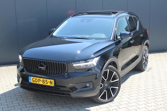 Volvo XC40 1.5 T4 Recharge R-Design Expression | Incl. 12 maanden garantie | Trekhaak | H&K audio | Schuif/kantel dak | Stoelverwarming | Stuurverwarming | Dodehoek detectie | Cruise control | Climate control | 21" velgen | Apple carplay/Android auto | Navigatie | Airco