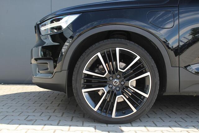 Volvo XC40 1.5 T4 Recharge R-Design Expression | Incl. 12 maanden garantie | Trekhaak | H&K audio | Schuif/kantel dak | Stoelverwarming | Stuurverwarming | Dodehoek detectie | Cruise control | Climate control | 21" velgen | Apple carplay/Android auto | Navigatie | Airco