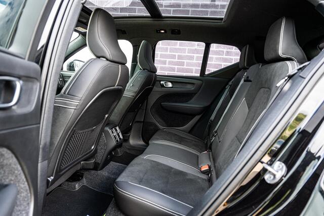 Volvo XC40 2.0 B4 Plus Black Edition | Trekhaak | Lichtmetalen Velgen 20 inch | Harman Kardon Audio | Panoramadak | 360 Graden Camera | Parkeersensoren | Keyless Entry | Elektrische Achterklep | Elektrisch Verstelbare Voorstoelen | Stoelverwarming | Google Navigatie | Apple Carplay | Android Auto