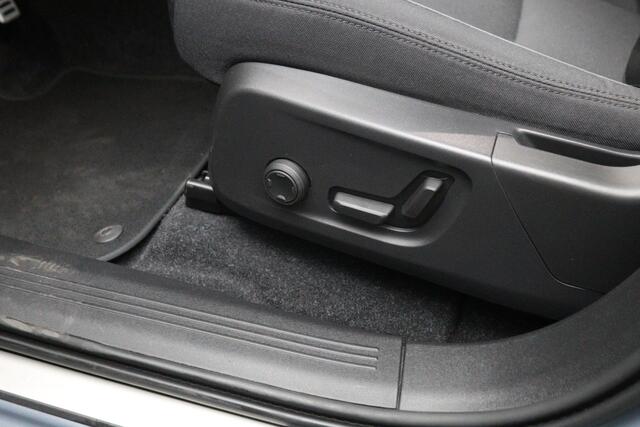 Volvo XC40 Recharge Pro 232 PK 70 KWH, SOH 96 %, Panoramadak, Trekhaak, Harman/Kardon, Memory