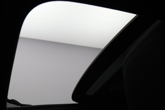 Volvo XC40 Recharge Pro 232 PK 70 KWH, SOH 96 %, Panoramadak, Trekhaak, Harman/Kardon, Memory