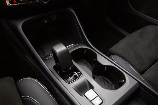 Volvo XC40 1.5 T4 Plug-in hybrid Core Bright , Carplay, Achteruitrijcamera, Stoel/stuurverwarming,