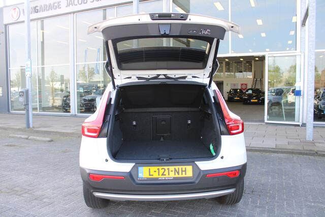 Volvo XC40 T2 130PK Automaat Business Pro | BLIS | Camera achter | Parkeersensoren | Apple/android Carplay | Pilot Assist |