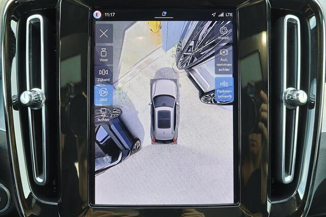Volvo XC40 B4 Plus Black Edition - Panorama/schuifdak - IntelliSafe Assist & Surround - 360º Camera - Harman/Kardon audio - Verwarmde voorstoelen & stuur - Parkeersensoren voor & achter - Elektr. bedienb. voorstoelen met geheugen links - Draadloze tel. lader - Extra getint glas - Inklapbare trekhaak - 20' LMV