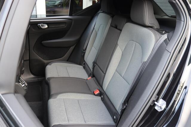 Volvo XC40 2.0 B4 Momentum Business Camera, Stoel/Stuurverwarming, Trekhaak, Cruise Control