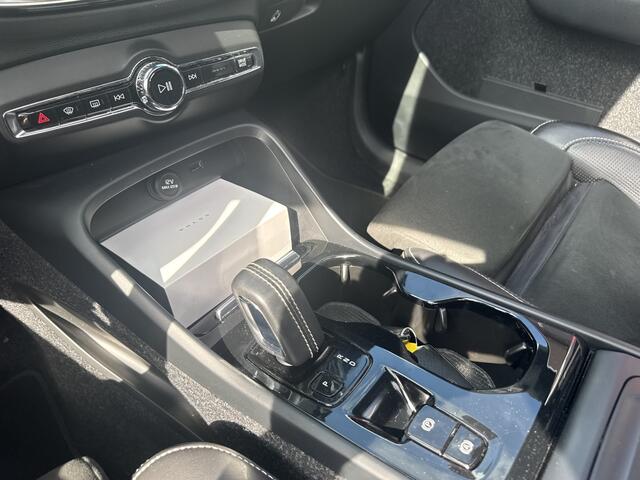Volvo XC40 2.0 D4 AWD R-Design | Nieuw binnen | Trekhaak | Pano