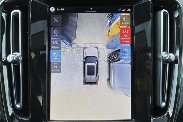 Volvo XC40 B4 Plus Black Edition - Panorama/schuifdak - IntelliSafe Assist & Surround - 360º Camera - Harman/Kardon audio - Verwarmde voorstoelen & stuur - Parkeersensoren voor & achter - Elektr. bedienb. voorstoelen met geheugen links - Draadloze tel. lader - Extra getint glas - Inklapbare trekhaak - 20' LMV