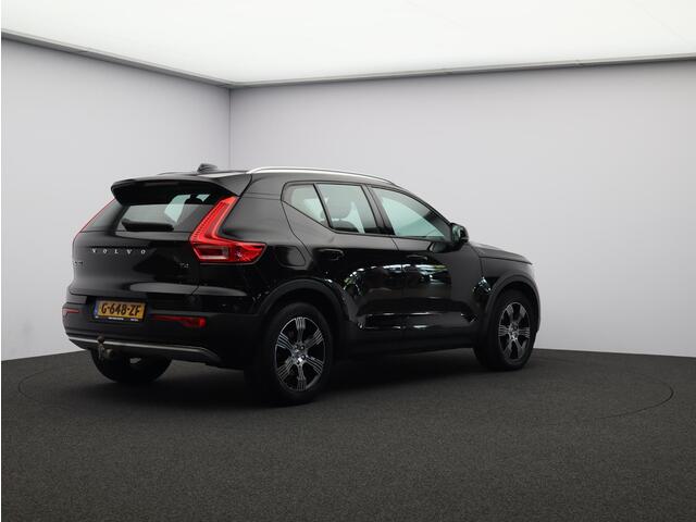 Volvo XC40 T4 190pk Automaat Momentum Pro / Trekhaak / Cruise Control / Elektrische Achterklep / Parkeersensoren Achter / All-Seasonbanden /