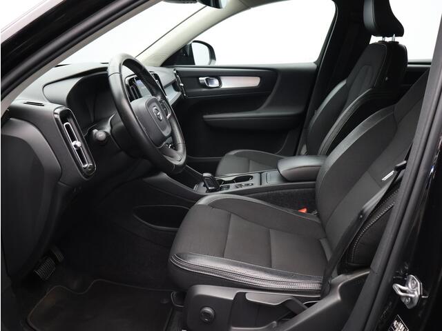 Volvo XC40 T4 190pk Automaat Momentum Pro / Trekhaak / Cruise Control / Elektrische Achterklep / Parkeersensoren Achter / All-Seasonbanden /