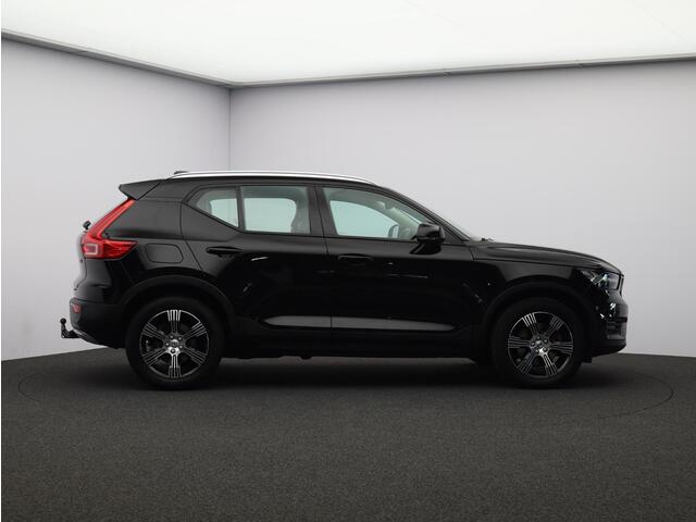 Volvo XC40 T4 190pk Automaat Momentum Pro / Trekhaak / Cruise Control / Elektrische Achterklep / Parkeersensoren Achter / All-Seasonbanden /