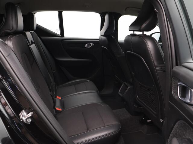 Volvo XC40 T4 190pk Automaat Momentum Pro / Trekhaak / Cruise Control / Elektrische Achterklep / Parkeersensoren Achter / All-Seasonbanden /