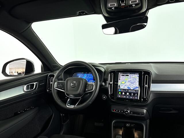 Volvo XC40 B4 Plus Dark | Panoramadak | Parkeercamera | Harman Kardon | Stoel- en stuurverwarming | Trekhaak