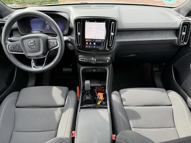 Volvo XC40 Single Motor Extended Range Plus 82 kWh / Dealer Onderhouden / 94.18% SOH / Elektrische Trekhaak / 1500KG Trekgewicht / Apple Carplay&Android Auto / Achteruitrij Camera /