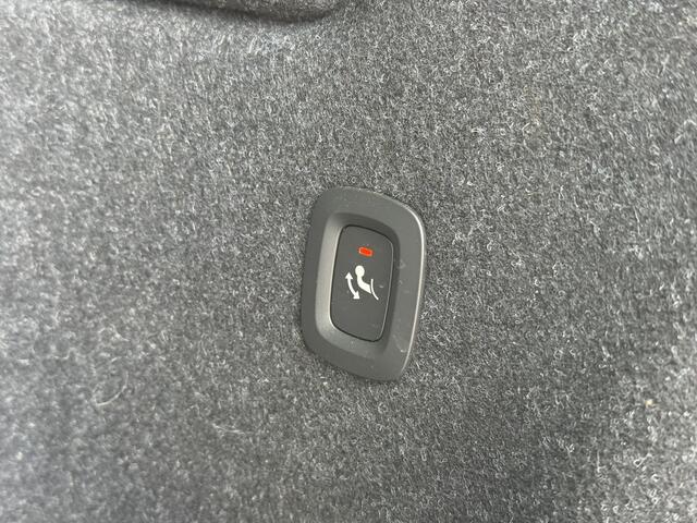 Volvo XC40 Single Motor Extended Range Plus 82 kWh / Dealer Onderhouden / 94.18% SOH / Elektrische Trekhaak / 1500KG Trekgewicht / Apple Carplay&Android Auto / Achteruitrij Camera /