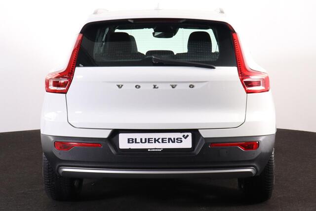 Volvo XC40 T2 Business Pro - IntelliSafe Assist & Surround - Adaptive Cruise Control - Parkeercamera achter - High Performance audio - Navigatie - Parkeer assistent - 19' LMV