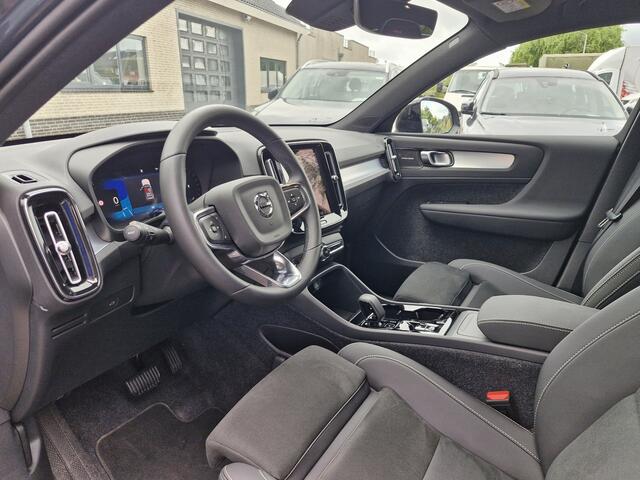 Volvo XC40 B4 Plus Dark met Lighting Pack (koplampen adaptief, koplampreiniging, matrix led koplampen, mistlampen voor) en Elektrisch glazen panorama-dak en trekhaak inklapbaar en nog meer meer.....