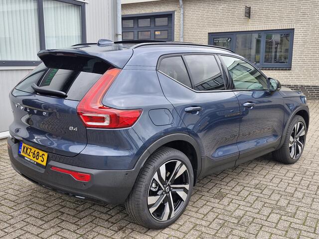 Volvo XC40 B4 Plus Dark met Lighting Pack (koplampen adaptief, koplampreiniging, matrix led koplampen, mistlampen voor) en Elektrisch glazen panorama-dak en trekhaak inklapbaar en nog meer meer.....