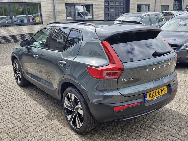 Volvo XC40 B4 Plus Dark met Lighting Pack (koplampen adaptief, koplampreiniging, matrix led koplampen, mistlampen voor) en Elektrisch glazen panorama-dak en trekhaak inklapbaar en nog meer meer.....