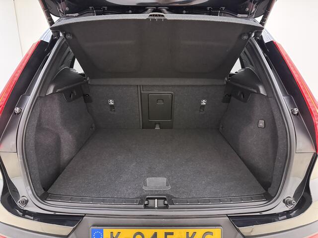 Volvo XC40 T5 262PK R-Design | BLIS | Adapt. Cruise Control | Camera |Stoel/stuur verwarming | Getint Glas | Nubuck | Lava Orange tapijt |