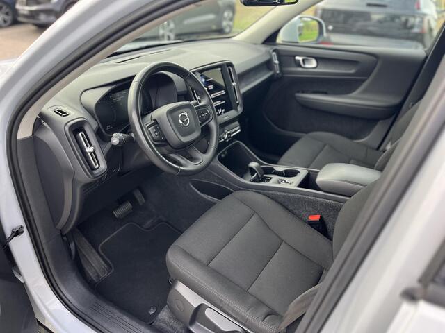 Volvo XC40 T2 Momentum | Parkeercamera | Climate Control | Apple Carplay |