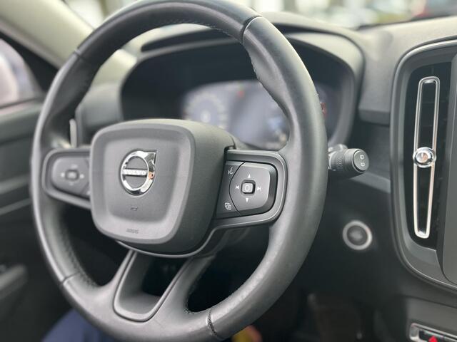 Volvo XC40 T2 Momentum | Parkeercamera | Climate Control | Apple Carplay |