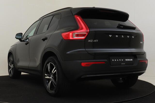 Volvo XC40 B4 (M-HYBRID) PLUS DARK -PANO.DAK|HARMAN/KARDON|CAMERA|POWER-SEATS|VERW.VOORRUIT|PRIVACY.GLAS|TREKHAAK|18"