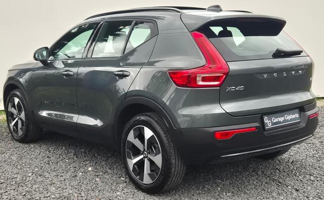 Volvo XC40 2.0 B3 Ultra Dark 19" Wielen - Panoramadak - Harman Kardon Audio - 360 Camera - R980 Interieur - Power seats met memory - Full led koplampen -Donkere hemel