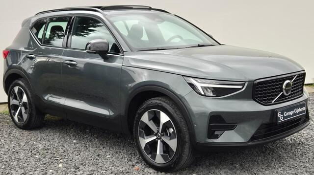 Volvo XC40 2.0 B3 Ultra Dark 19" Wielen - Panoramadak - Harman Kardon Audio - 360 Camera - R980 Interieur - Power seats met memory - Full led koplampen -Donkere hemel