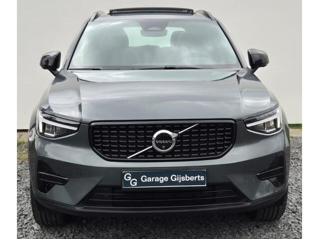 Volvo XC40 2.0 B3 Ultra Dark 19" Wielen - Panoramadak - Harman Kardon Audio - 360 Camera - R980 Interieur - Power seats met memory - Full led koplampen -Donkere hemel