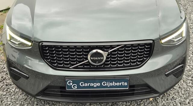 Volvo XC40 2.0 B3 Ultra Dark 19" Wielen - Panoramadak - Harman Kardon Audio - 360 Camera - R980 Interieur - Power seats met memory - Full led koplampen -Donkere hemel