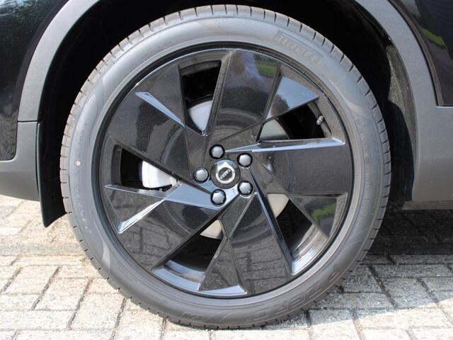 Volvo XC40 2.0 B4 Plus Black Edition Automaat / Panoramadak / 360* Camera / Trekhaak / 20" velgen / Verwarmd voorraam / Reservewiel