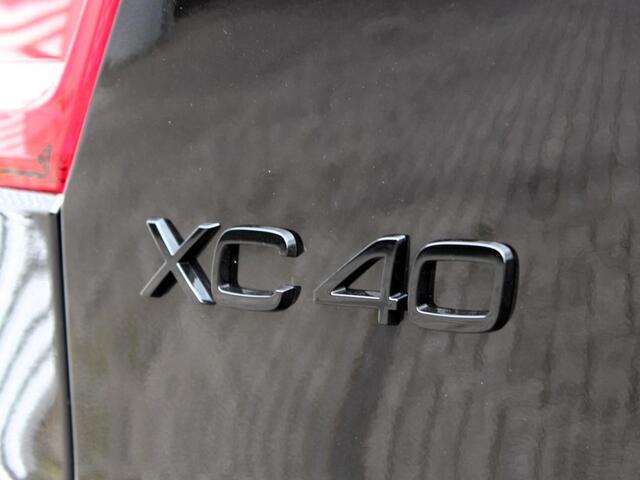 Volvo XC40 2.0 B4 Plus Black Edition Automaat / Panoramadak / 360* Camera / Trekhaak / 20" velgen / Verwarmd voorraam / Reservewiel