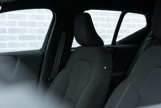 Volvo XC40 Single Motor Core 69 kWh | Parkeercamera | Parkeersensoren Voor en Achter | Google | Apple Carplay | Cruise Control | Draadloze Telefoonoplader |
