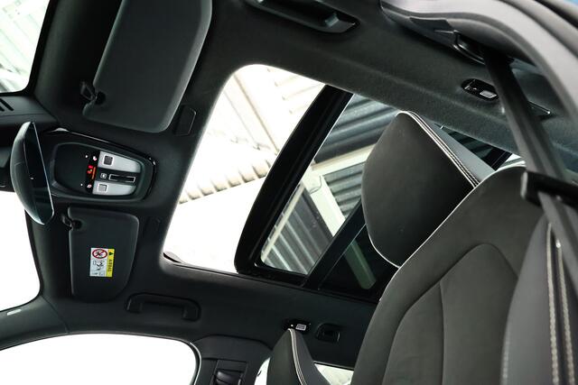 Volvo XC40 2.0 B4 AWD Ultimate Dark Pano / ACC / Harman Kardon / Camera
