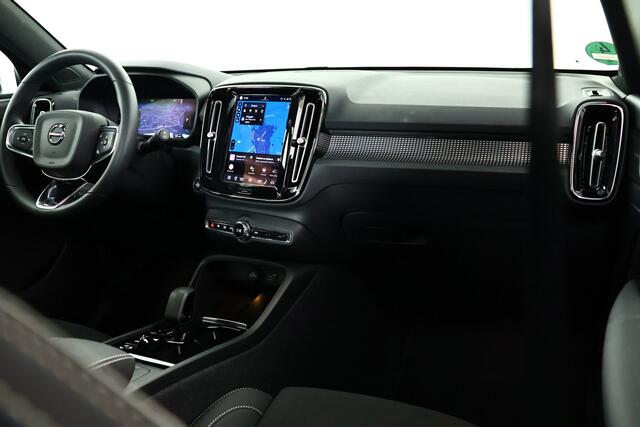 Volvo XC40 2.0 B4 AWD Ultimate Dark Pano / ACC / Harman Kardon / Camera