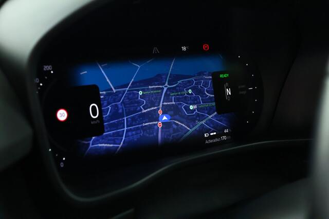 Volvo XC40 Recharge Plus 70 kWh / Navigatie / Pilot Assist / CarPlay / 4S Band