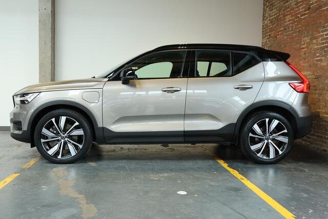 Volvo XC40 T4 Recharge R-Design | Adaptive Cruise Control | Parkeersensoren voor + achter | Parkeercamera | 20'' Lichtmetalen velgen | Dealeronderhouden | Navigatie | 1ste Eigenaar | Lederen Bekleding | Stoelverwarming
