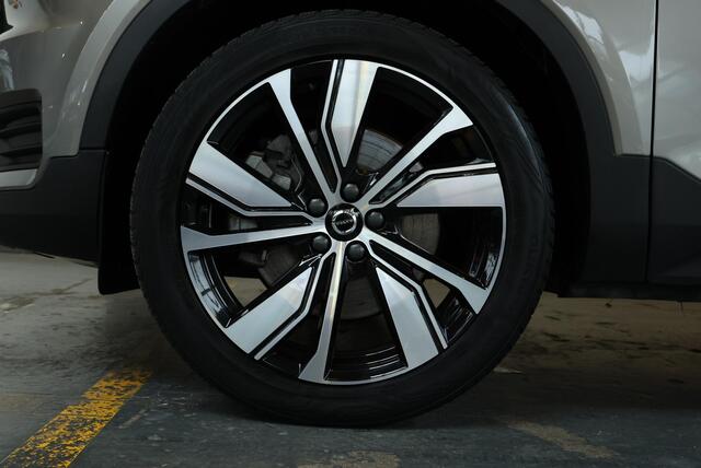 Volvo XC40 T4 Recharge R-Design | Adaptive Cruise Control | Parkeersensoren voor + achter | Parkeercamera | 20'' Lichtmetalen velgen | Dealeronderhouden | Navigatie | 1ste Eigenaar | Lederen Bekleding | Stoelverwarming