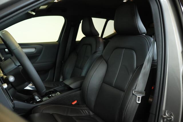 Volvo XC40 T4 Recharge R-Design | Adaptive Cruise Control | Parkeersensoren voor + achter | Parkeercamera | 20'' Lichtmetalen velgen | Dealeronderhouden | Navigatie | 1ste Eigenaar | Lederen Bekleding | Stoelverwarming