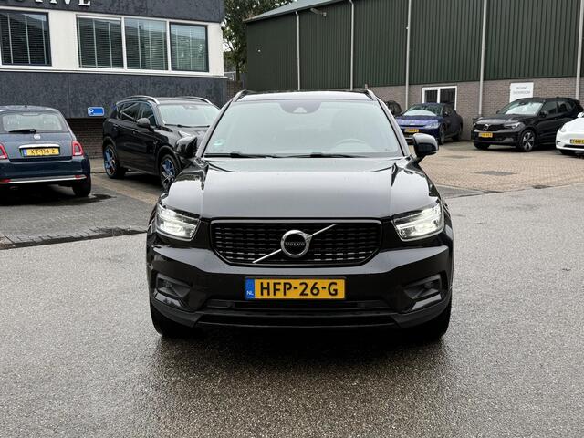 Volvo XC40 1.5 T5 Recharge R-Design 20 INCH | LEDEREN BEKLEDING | ELEKTRISCHE TREKHAAK | CAMERA | STOEL + STUURVERWARMING | ELEKTRISCHE ACHTERKLEP | ONDERHOUD GEHAD | ALL-IN PRIJS INCL. 12 MND BOVAG GARANTIE